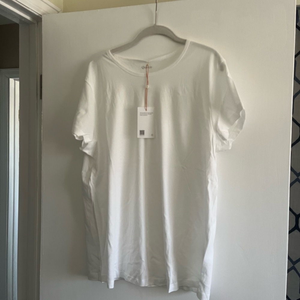 Quince White and Black T Shirts size L